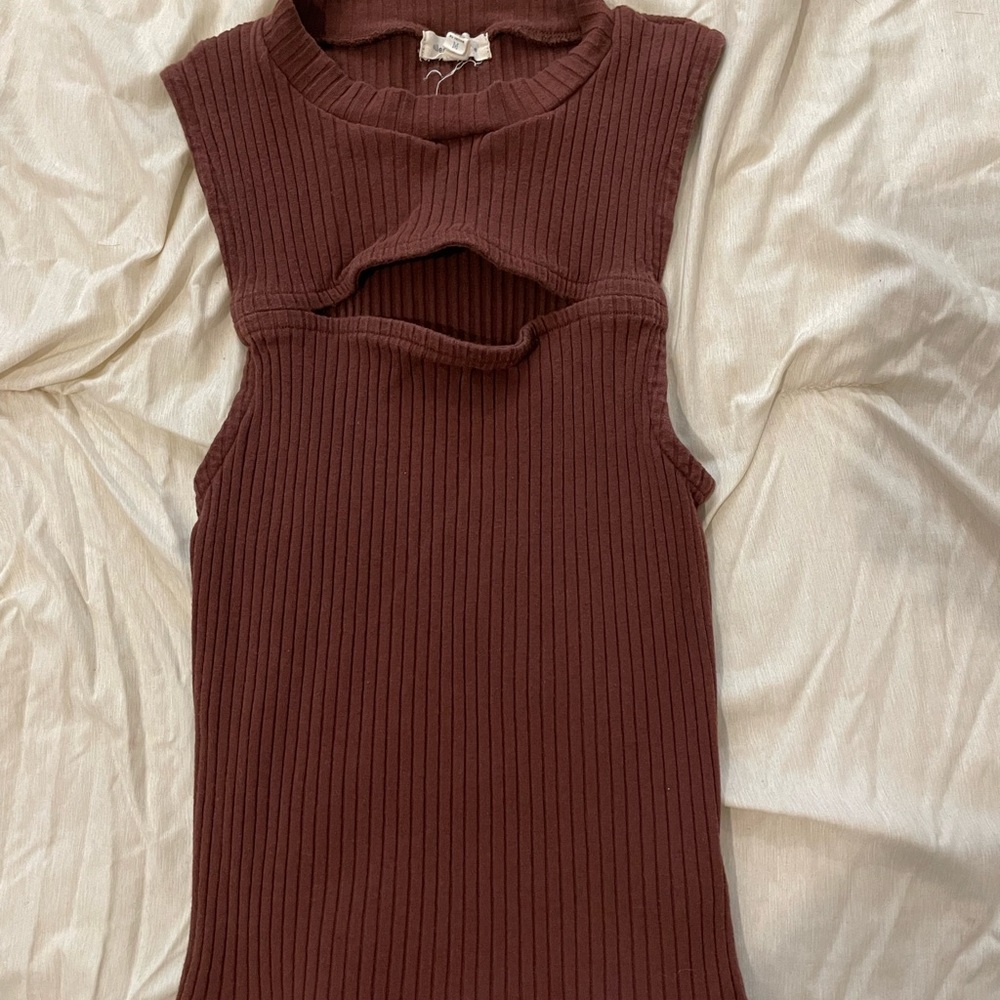 Mock neck Cut-Out Tank Top